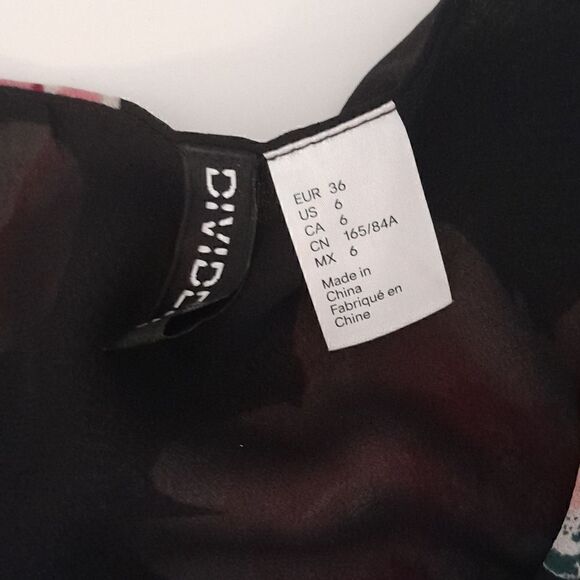 Divided H&M crop floral top adjustable scrunch tie in front - Picture 2 of 5